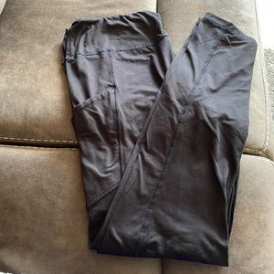 Black leggings with pockets